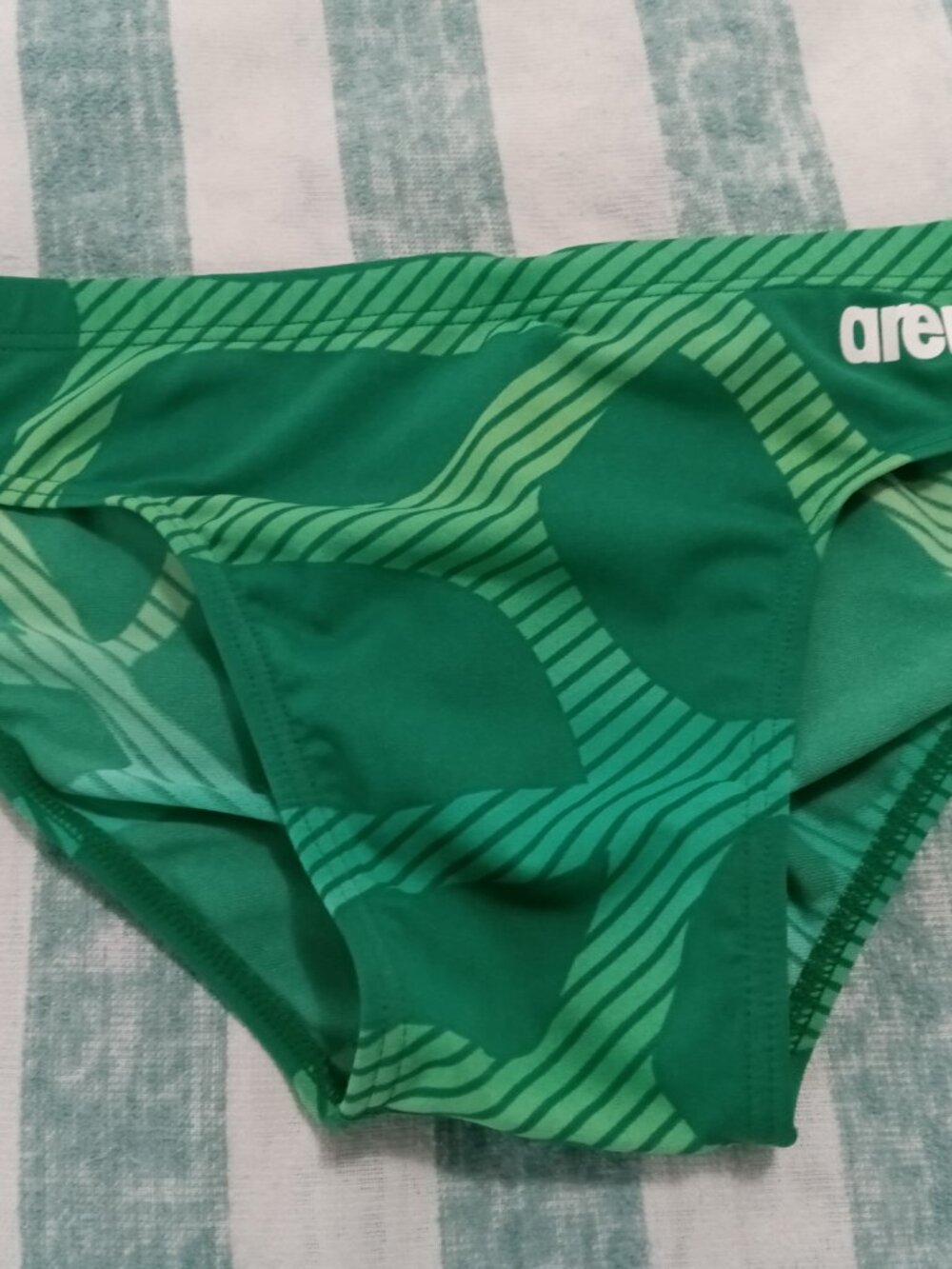 (*) GREEN PATTERN ARENA SWIM BRIEF, SIZE 30", - Pre-Owned